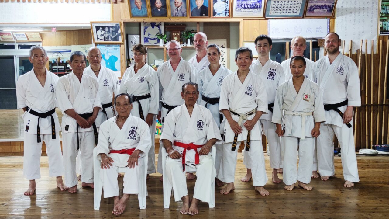 Členovia KK Duvikan Bratislava na seminári na Okinawe